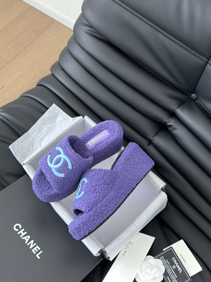 Ch**el slippers
